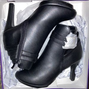 Black boots - brand new !